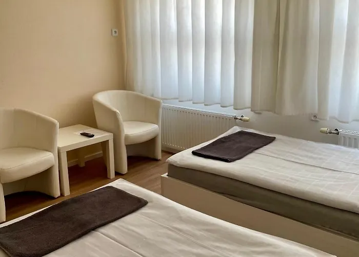 Adamcik Konukevi Hustenovice