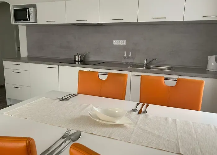 Adamcik Konukevi 3*